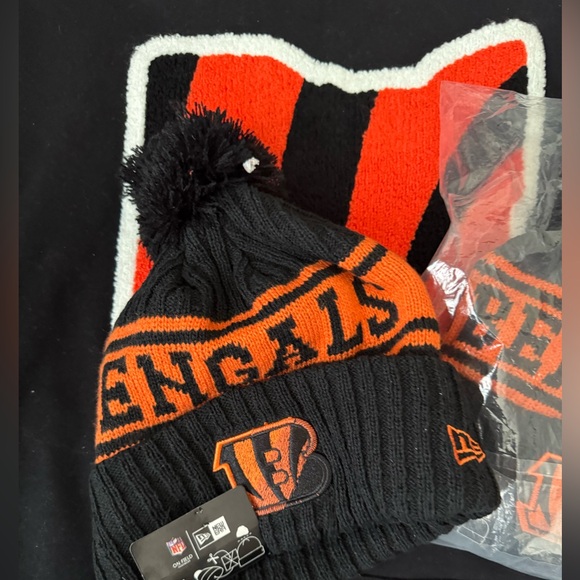 (NWT) 2022 CINCINNATI BENGALS BEANIE!! WHILE SUPPLIES LAST ONLY $19🔥🔥 - Picture 10 of 12